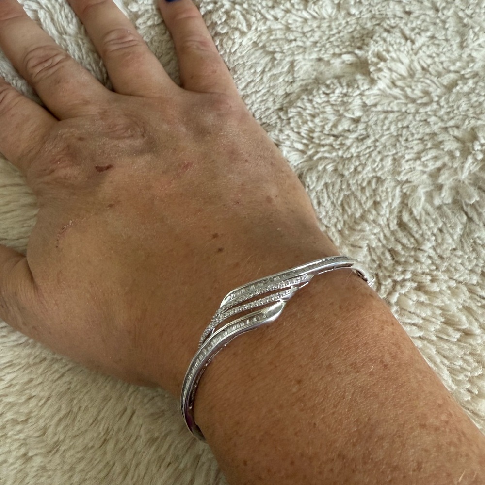 Elegant Silver 1 CT Bangle Bracelet - Picture 5 of 6